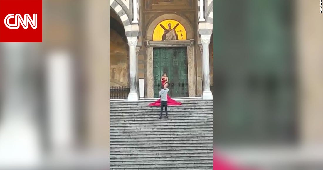 عارية داخل كنيسة إيطالية.. والشرطة تتهمها بـ”ارتكاب أعمال فاحشة” عارية داخل كنيسة إيطالية.. والشرطة تتهمها بـ”ارتكاب أعمال فاحشة”