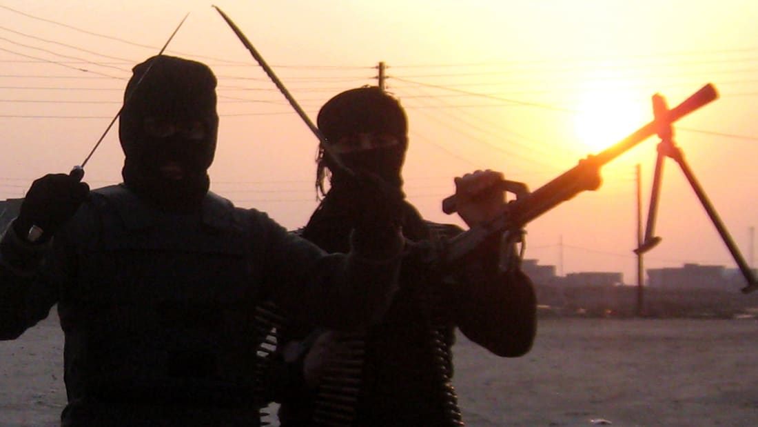 آثار الاشتباكات مع “داعش” بالرمادي