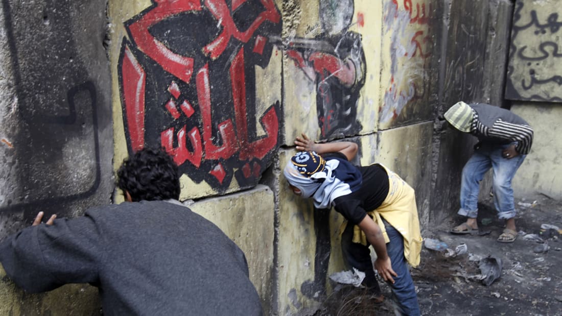 رسوم تتظاهر في ثورة فنية بشوارع القاهرة