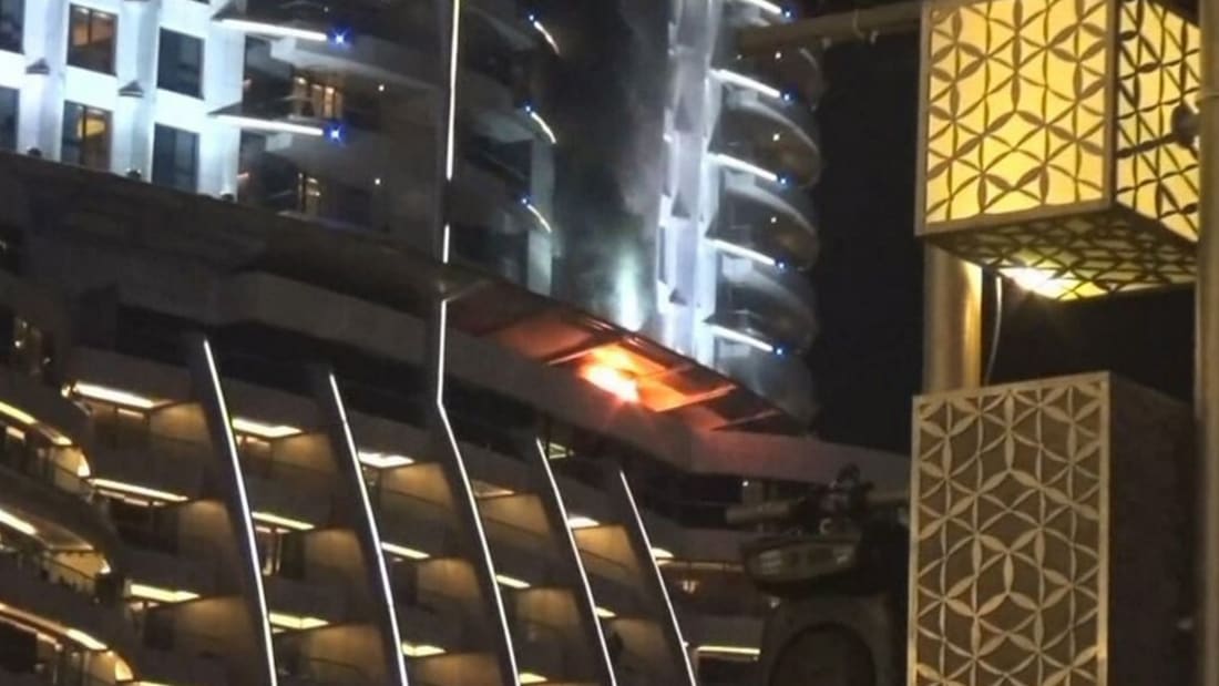 شاهد.. حريق ضخم في أحد فنادق دبي