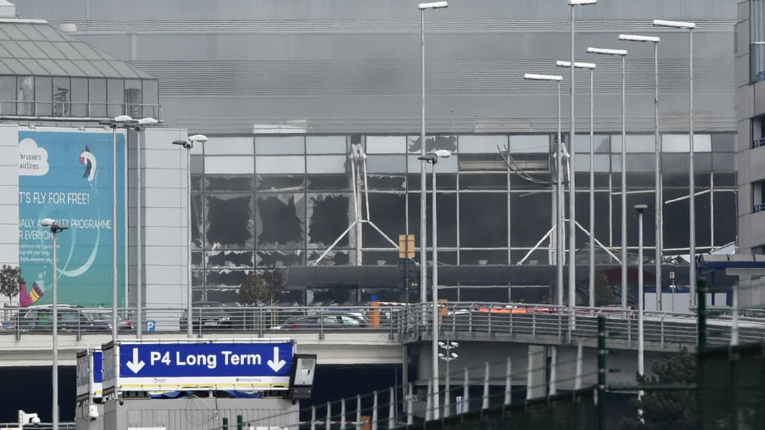 شاهد آثار التفجيرات من داخل مطار بروكسل