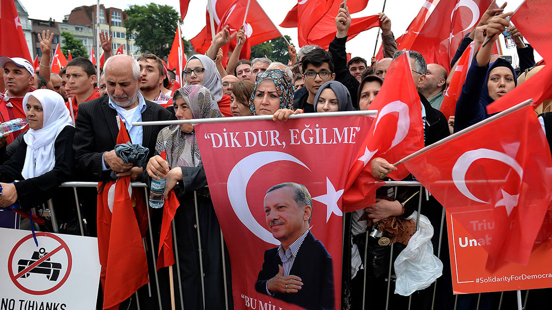 آلاف من أنصار أردوغان يتظاهرون في ألمانيا ضد محاولة الانقلاب