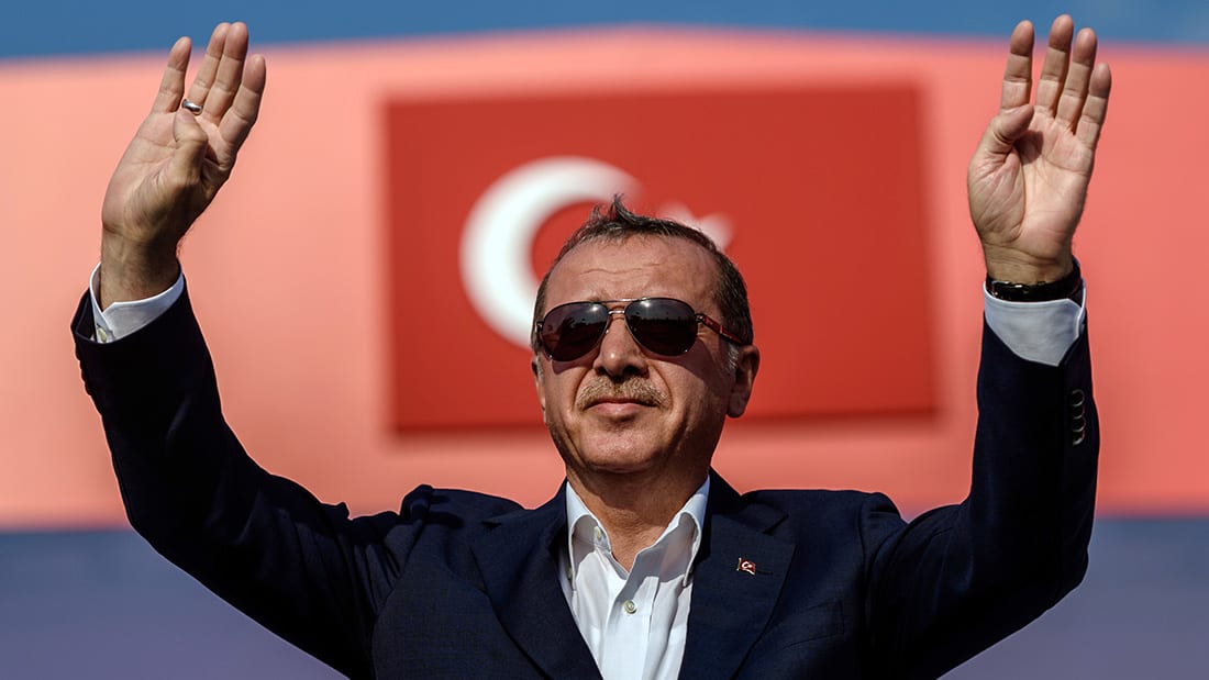 آلاف الأتراك بقيادة أردوغان في تجمع "الديمقراطية والشهداء"