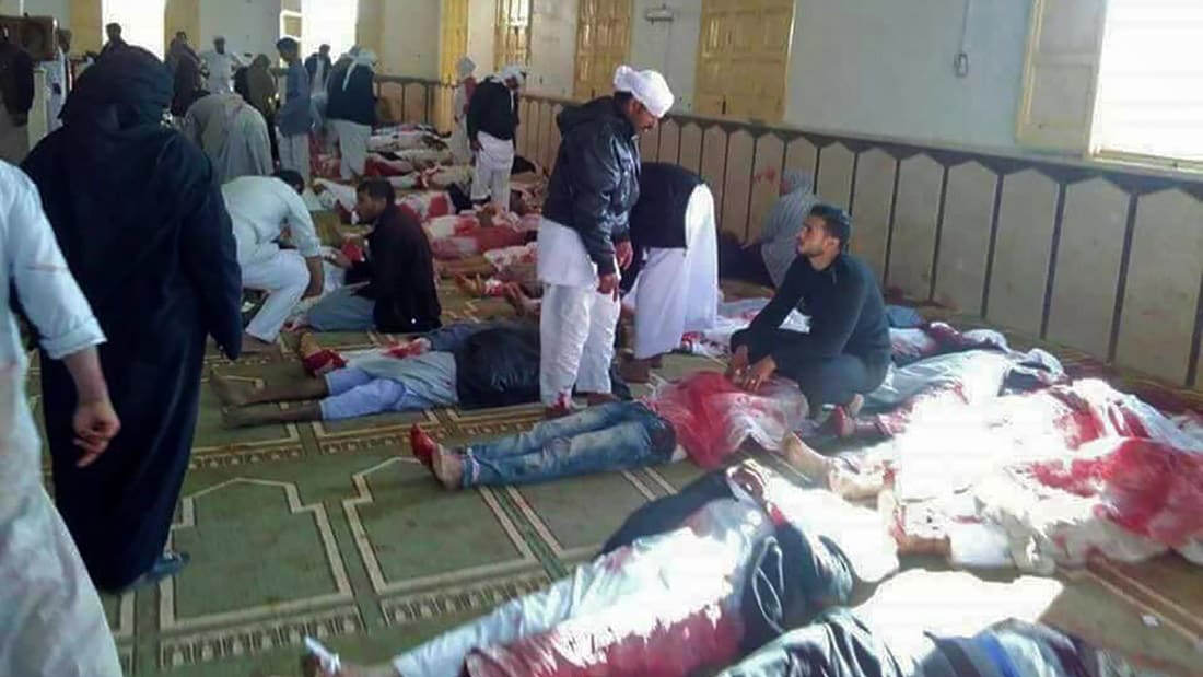 بالفيديو: مئات القتلى والمصابين في هجوم على مسجد الروضة شمال سيناء