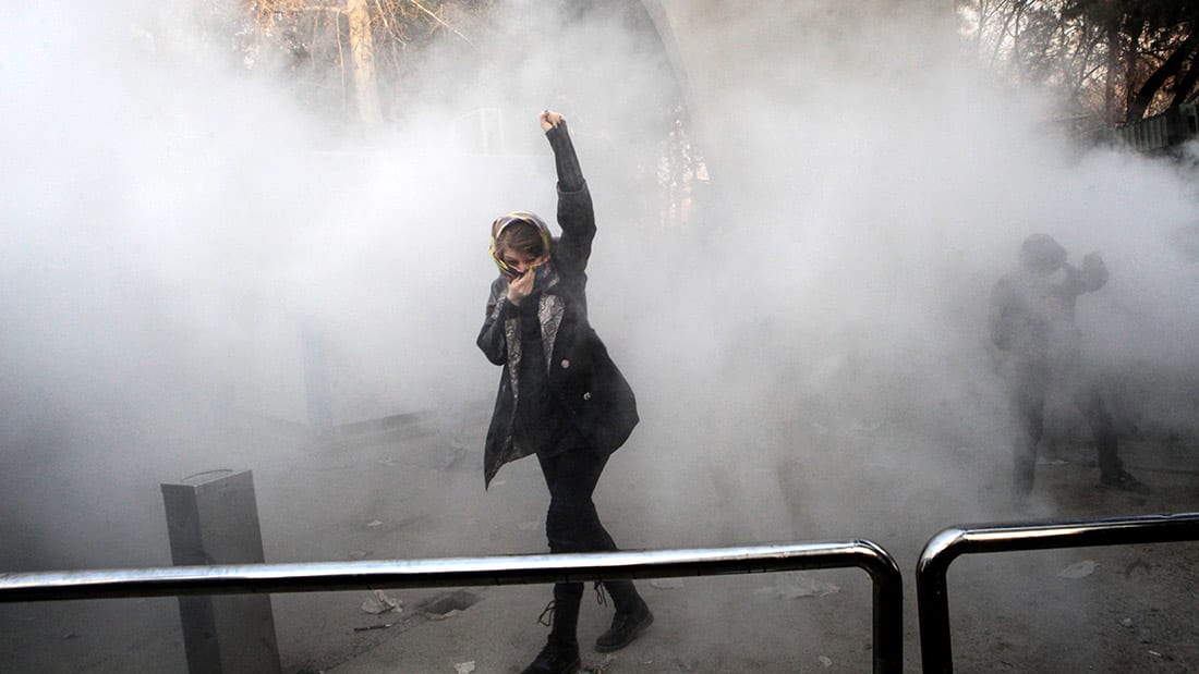 شاهد.. احتجاجات غاضبة في جامعة طهران