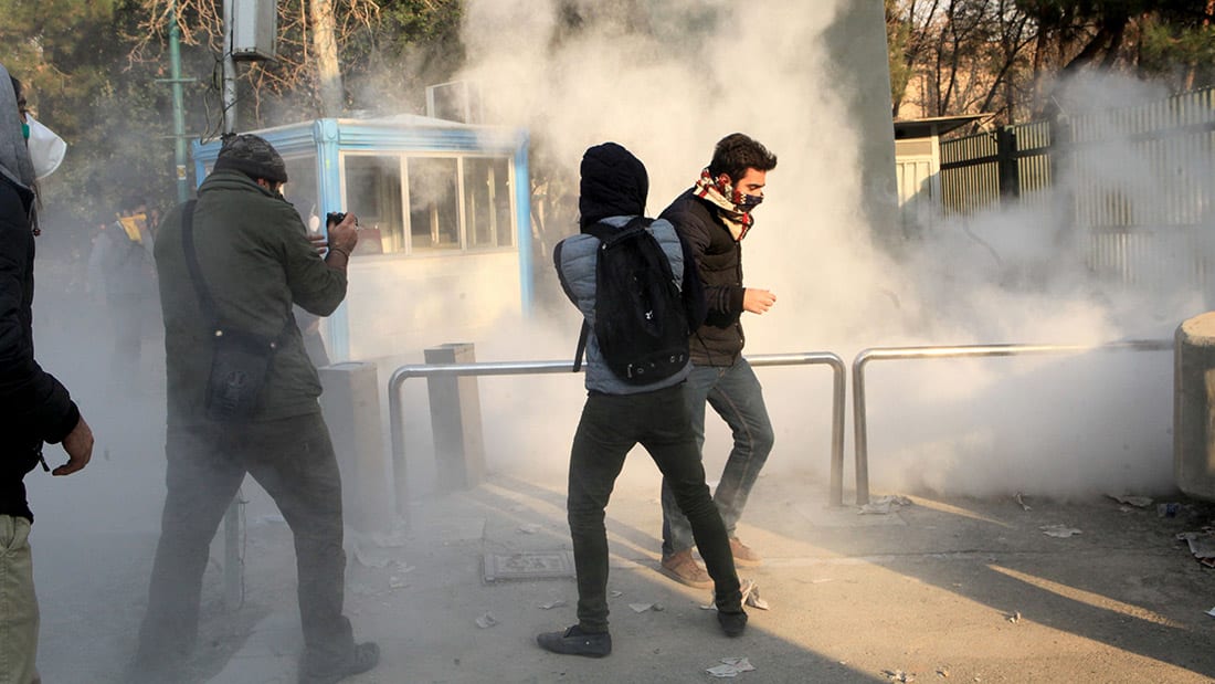 دعوات لإسقاط المرشد.. كيف تختلف مظاهرات إيران عن 2009؟