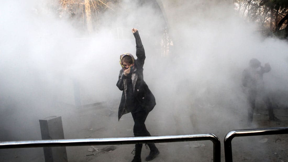 حملة الأربعاء الأبيض.. احتجاج نساء إيران على الحجاب القسري