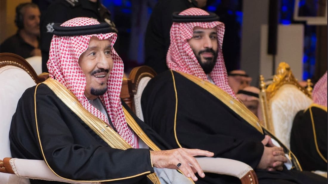 الملك سلمان وترامب يؤديان العرضة في الرياض