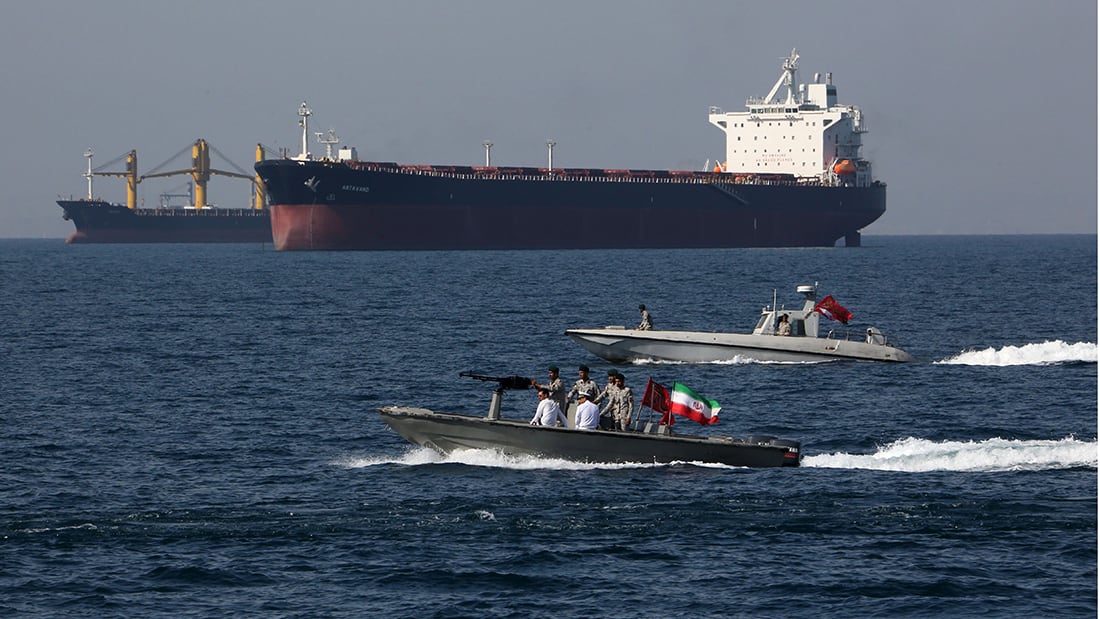 إيران تستعرض "عضلاتها" البحرية في الخليج.. وتحذيرات أمريكية