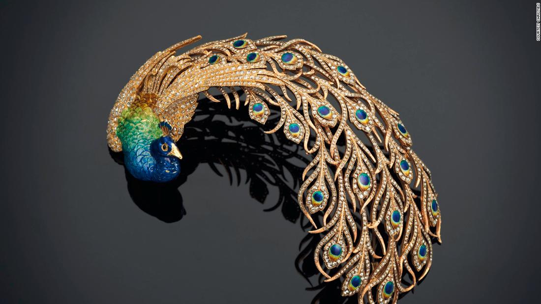 مصممة تبرز جمال طبيعة قطر بهذه المجوهرات