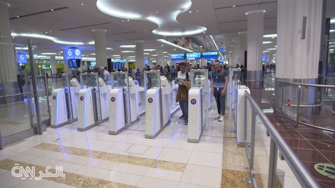 بعد الممر الذكي.. البوابة الذكية بمطار دبي: 7-13 ثانية لإنجاز إجراءاتك