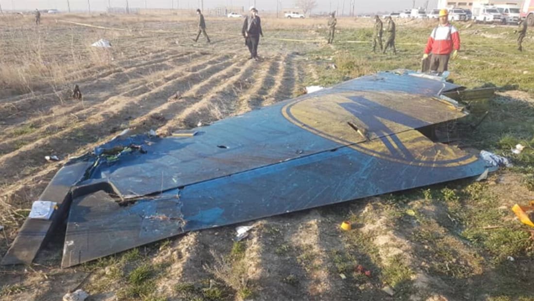 كاميرا مراقبة ترصد لحظة تحطم الطائرة الأوكرانية على الأرض