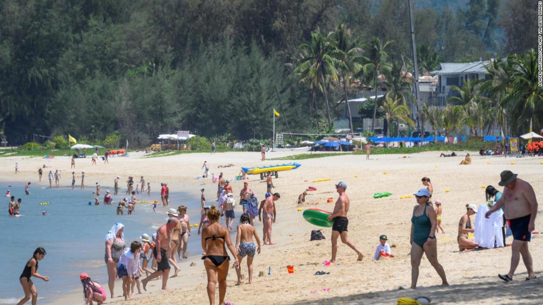 فيروس كورونا يفرغ الشواطئ من السياح في أستراليا
