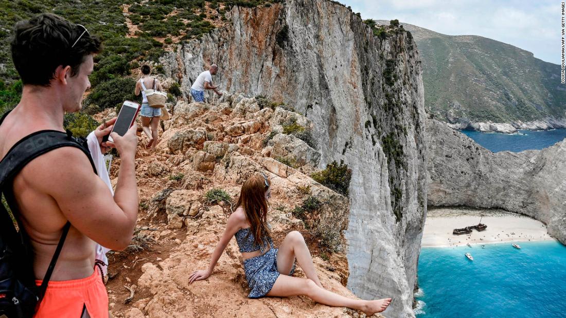 شركة سياحة هولندية تنظم عطلة تجريبية إلى اليونان كجزء من دراسة لمعرفة كيف يمكننا استئناف أنشطة ما قبل الوباء