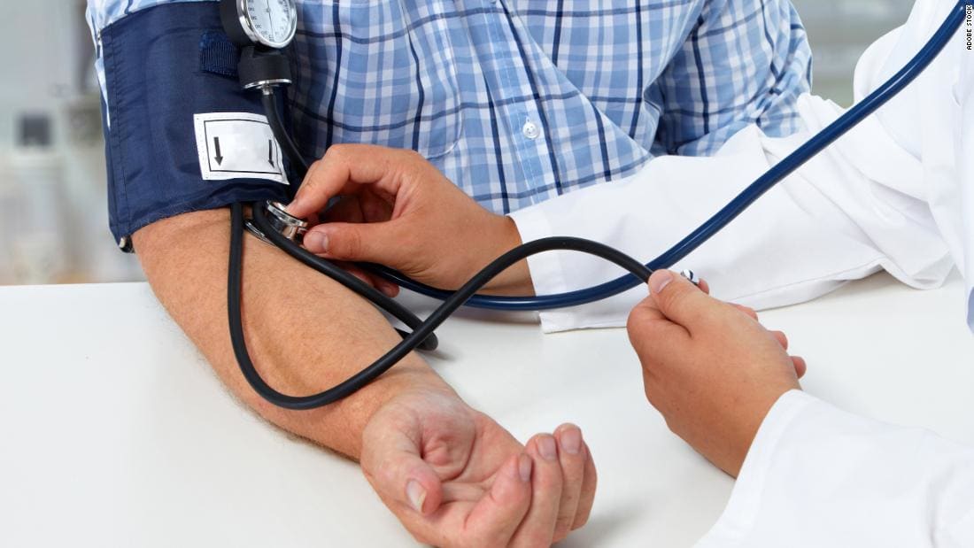 كيف يمكن أن يسبب الشخير مشاكل صحية مثل أمراض القلب وارتفاع ضغط الدم؟