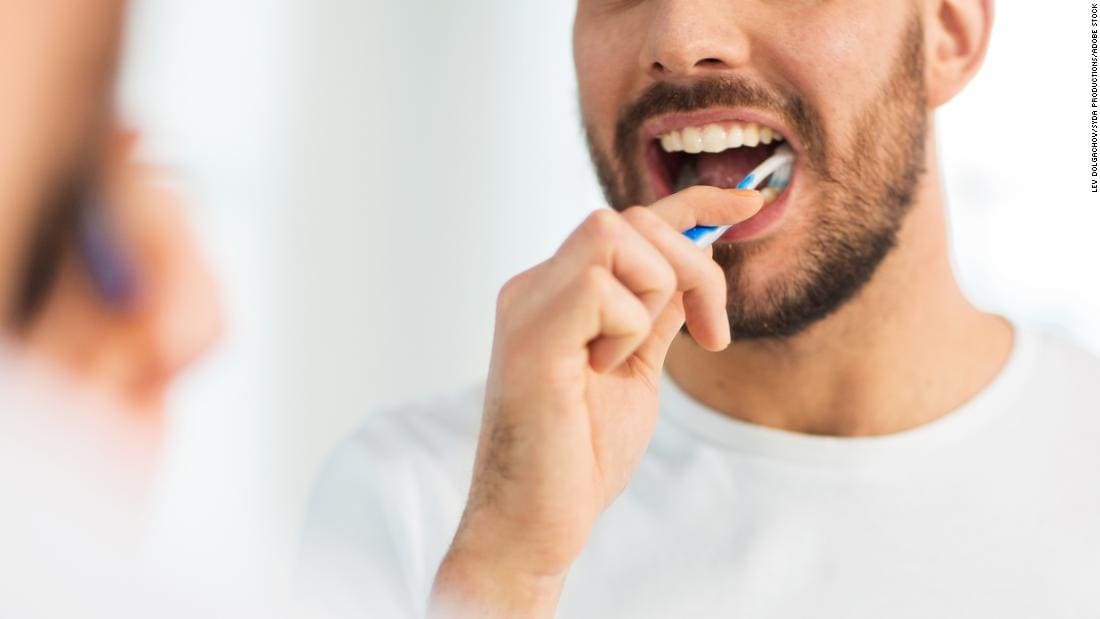 اصفرار الأسنان وتجعد الوجه.. كيف يمكن أن يغير التدخين مظهرك؟