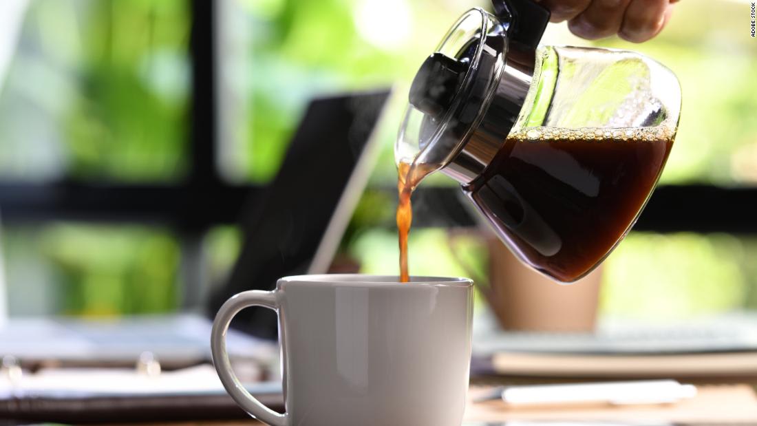 هل تحتاج إلى شرب الكثير من القهوة كل يوم؟ السبب في ذلك قد يكون مرتبطًا بجيناتك