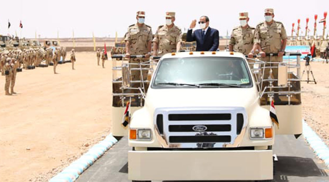 الرئيس المصري عبدالفتاح السيسي خلال الجولة التفقدية للمنطقة الغربية 