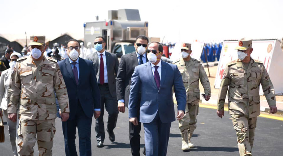 الرئيس المصري، عبدالفتاح السيسي خلال جولة في أبريل 2020