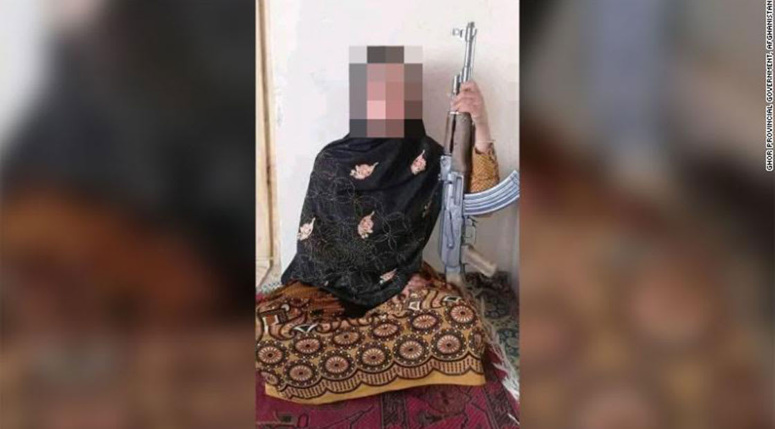 مراهقة أفغانية وشقيقها الأصغر يقتلان عنصرين بطالبان قتلا والديهما