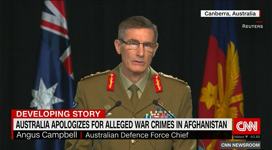 قائد قوات الدفاع الأسترالية، الجنرال انجس كامبيل خلال مؤتمر صحفي حول التقرير