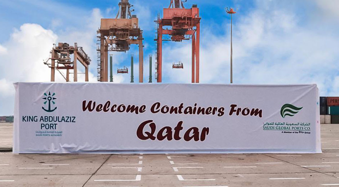 صورة نشرها ميناء الملك عبدالعزيز لإحدى الحاويات الواردة من قطر