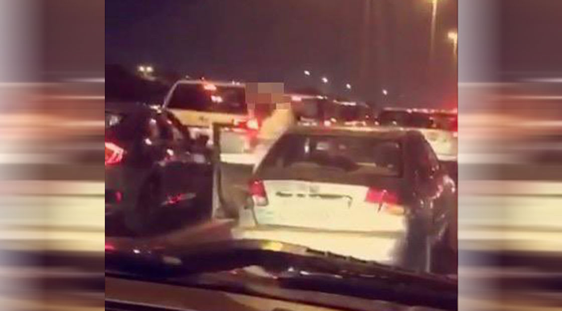تداول فيديو شخص يصلي منتصف الشارع بالكويت.. والداخلية ترد