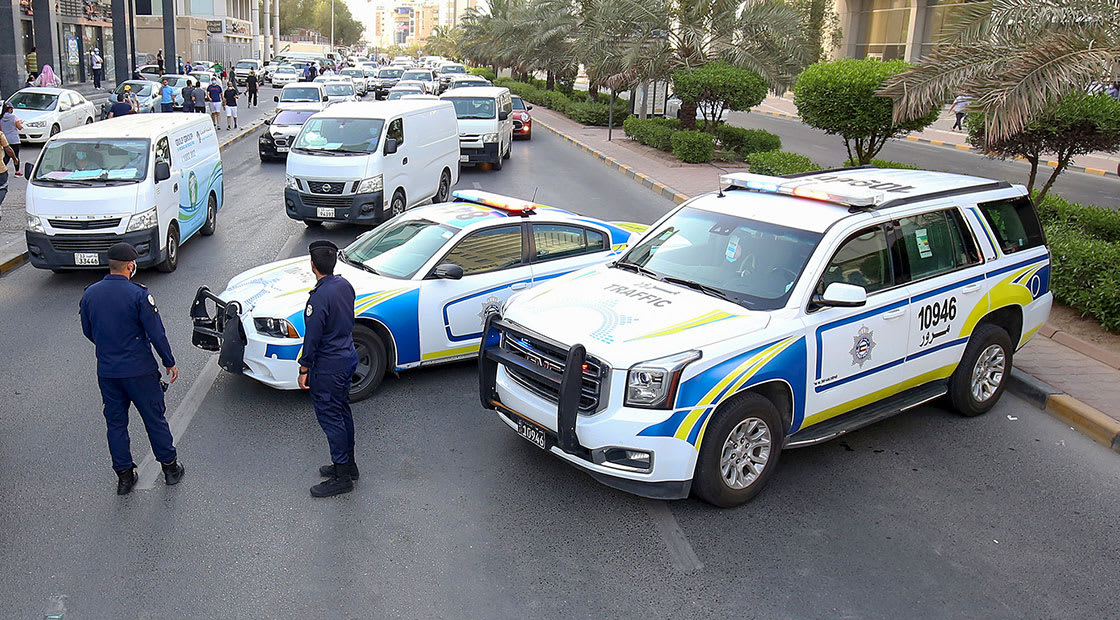 صورة أرشيفية تعبيرية لسياراتي شرطة بالكويت