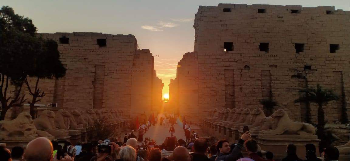 مصر تشهد ظاهرة تعامد الشمس على المحور الرئيسي لمعبد الكرنك بالأقصر