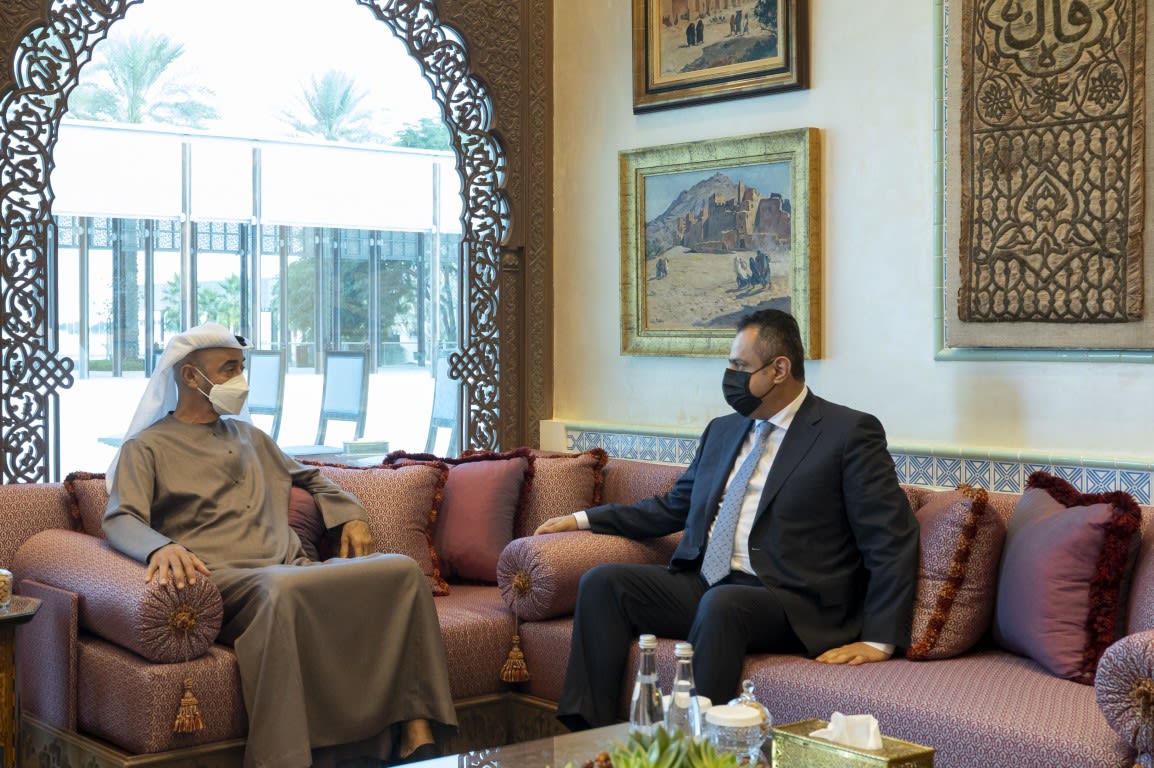 جانب من لقاء الشيخ محمد بن زايد و رئيس وزراء اليمن