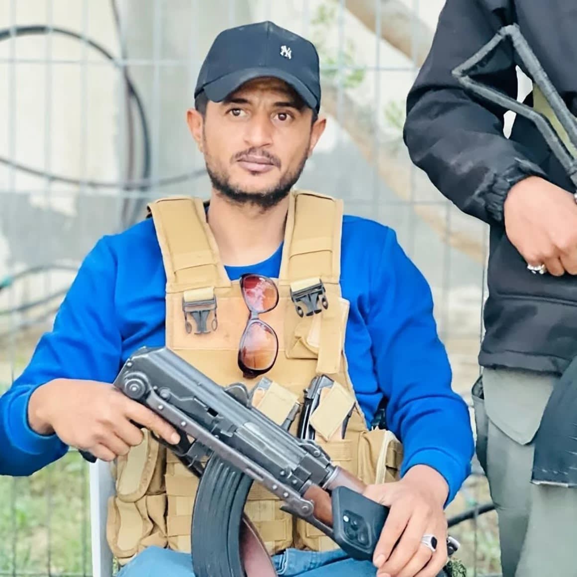 يظهر ياسر أبو شباب في هذه الصورة المنشورة على صفحة القوات الشعبية على فيسبوك.