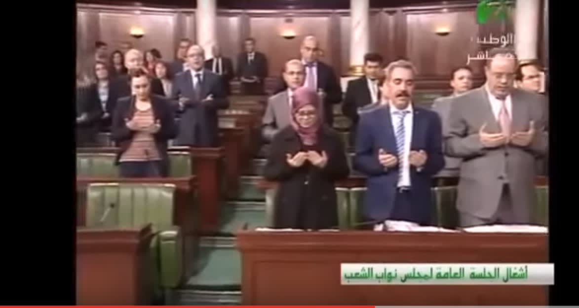 نائبة "النهضة" تعتذر للجزائر بعدما تسبّبت بقراءة البرلمان التونسي الفاتحة ترحمًا على مناضلة لا تزال حية
