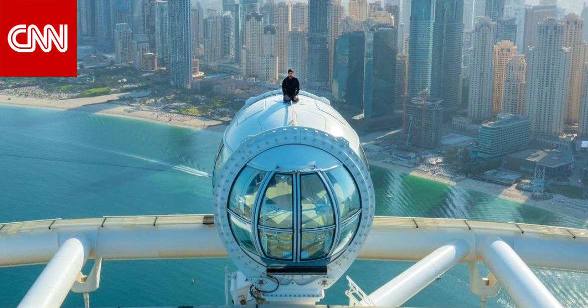 شاهد..ولي عهد دبي يجلس فوق أكبر عجلة مشاهدة بالعالم في الإمارات