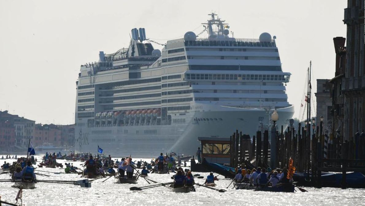هل قطاع السفن البحرية مسؤول عن قضية السياحة الفائضة؟
