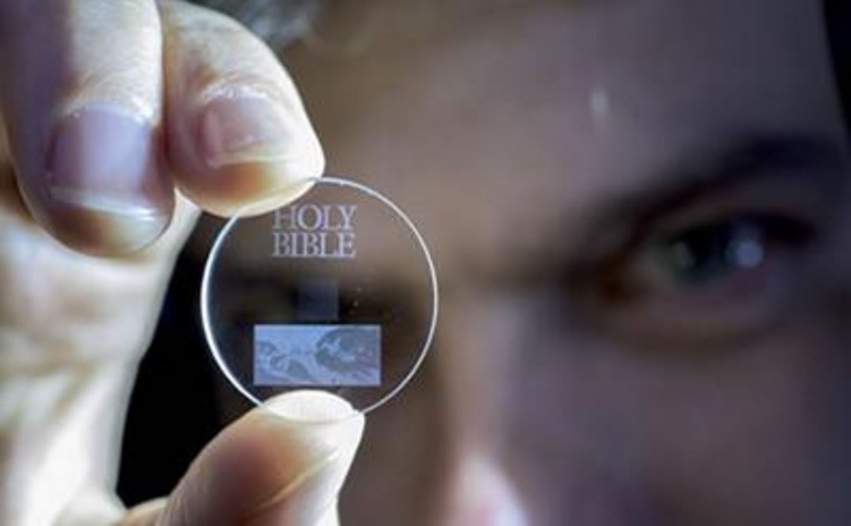 لن تضيع ذكرى حضارة الأرض: اختراع هياكل نانو زجاجية تشبه "بلورات ذاكرة سوبرمان".. تُخزن 360 تيرابايت لمليارات السنين