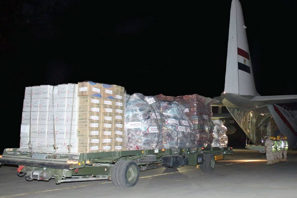 شاهد.. مصر ترسل مساعدات إنسانية عاجلة إلى السودان
