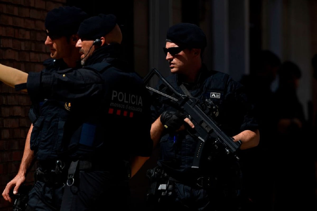 "هجوم إرهابي" في إسبانيا.. والشرطة تقتل منفذه