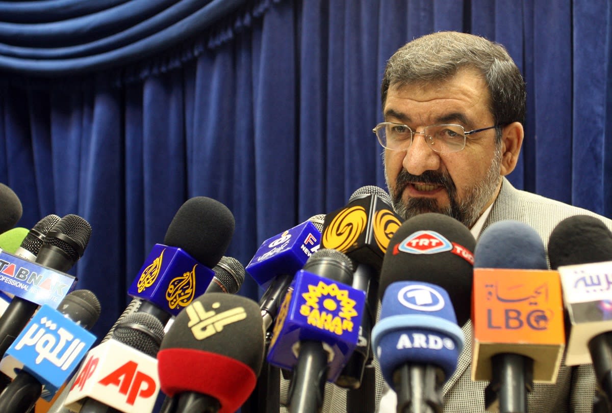 محسن رضائي في رسالة لمجتبى خامنئي: إيران لن تتراجع أمام تهديد مصالحها