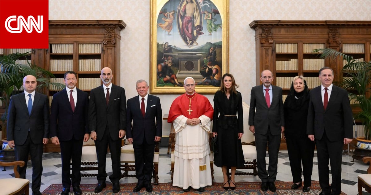 الملك عبدالله يلتقي بابا الفاتيكان ويدعوه إلى زيارة الأردن