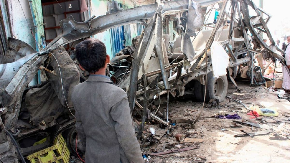 مقتل عشرات الأطفال في غارة على حافلة مدرسية باليمن
