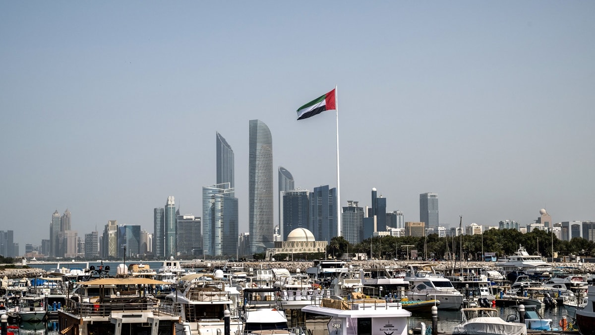 بتريوس لـCNN: الإمارات أحسنت بالتصدي للمسيّرات الإيرانية.. وتمتلك نظام حرب إلكترونية أثبت فعاليته العالية