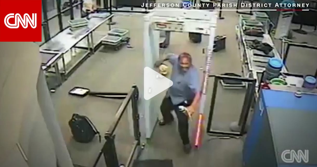 رجل يهاجم نقطة تفتيش لإدارة أمن النقل الأمريكية بمنجل CNN Arabic