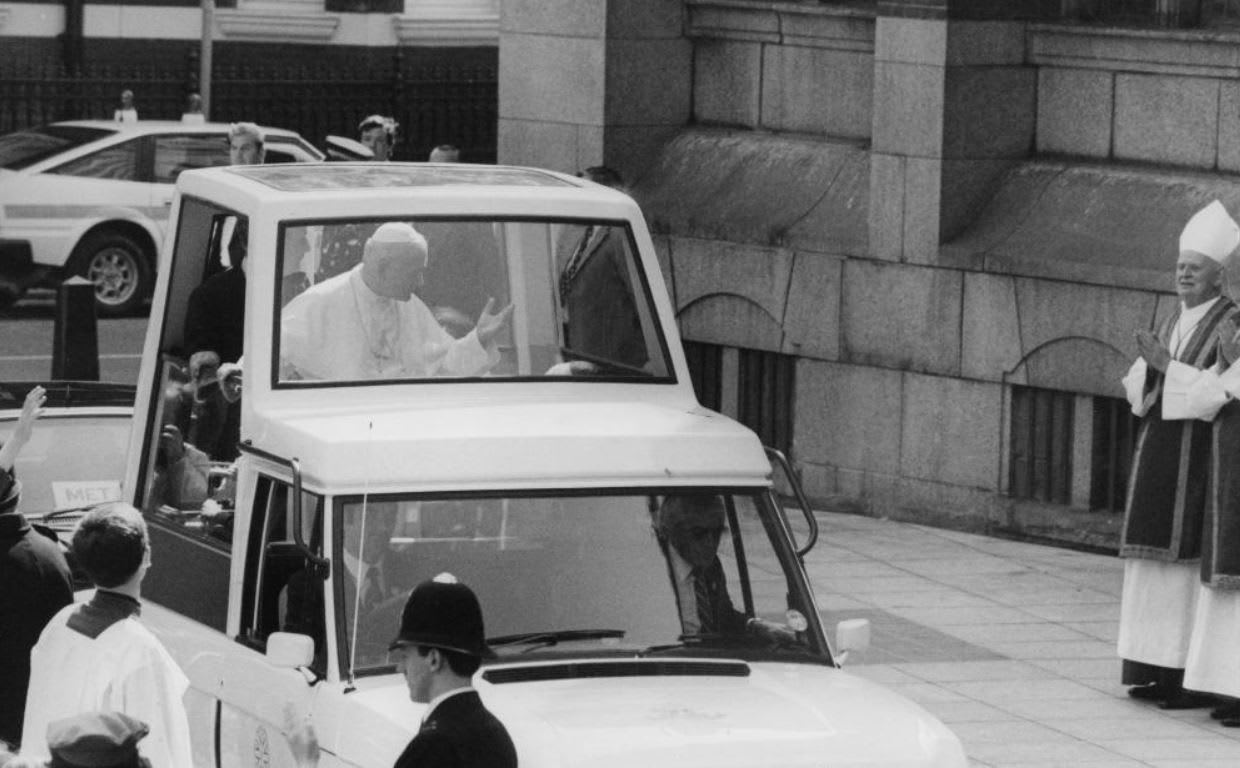 هل سبق أن تساءلت عن السيارات البابوية عبر التاريخ؟