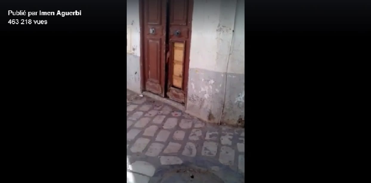 ضجة في تونس.. فيديو يُظهر طفلًا يتوّسل المارة وراء باب مقفل والسلطات تتدخل