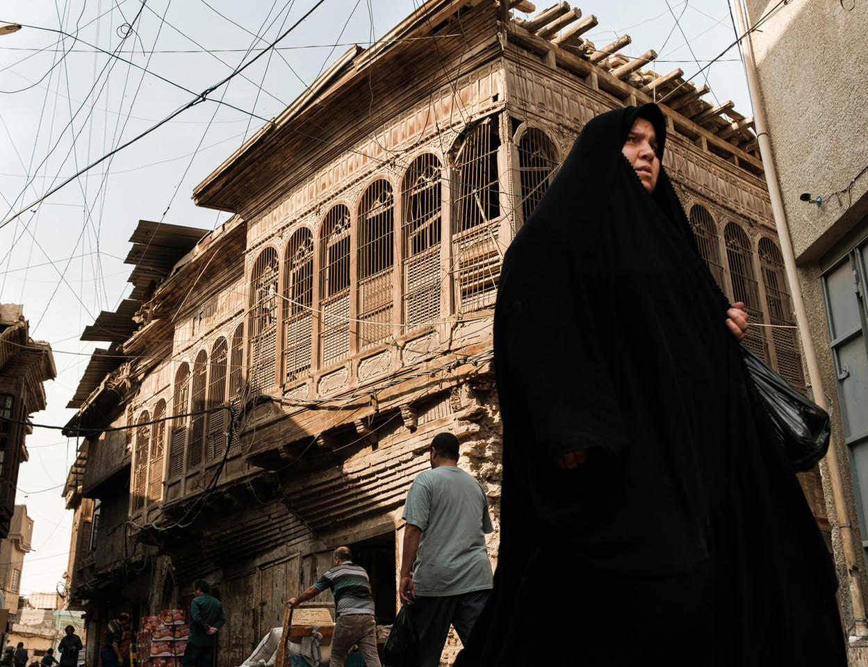 من بغداد إلى الأهوار.. مصور يوثق الاضطراب والأمل في العراق