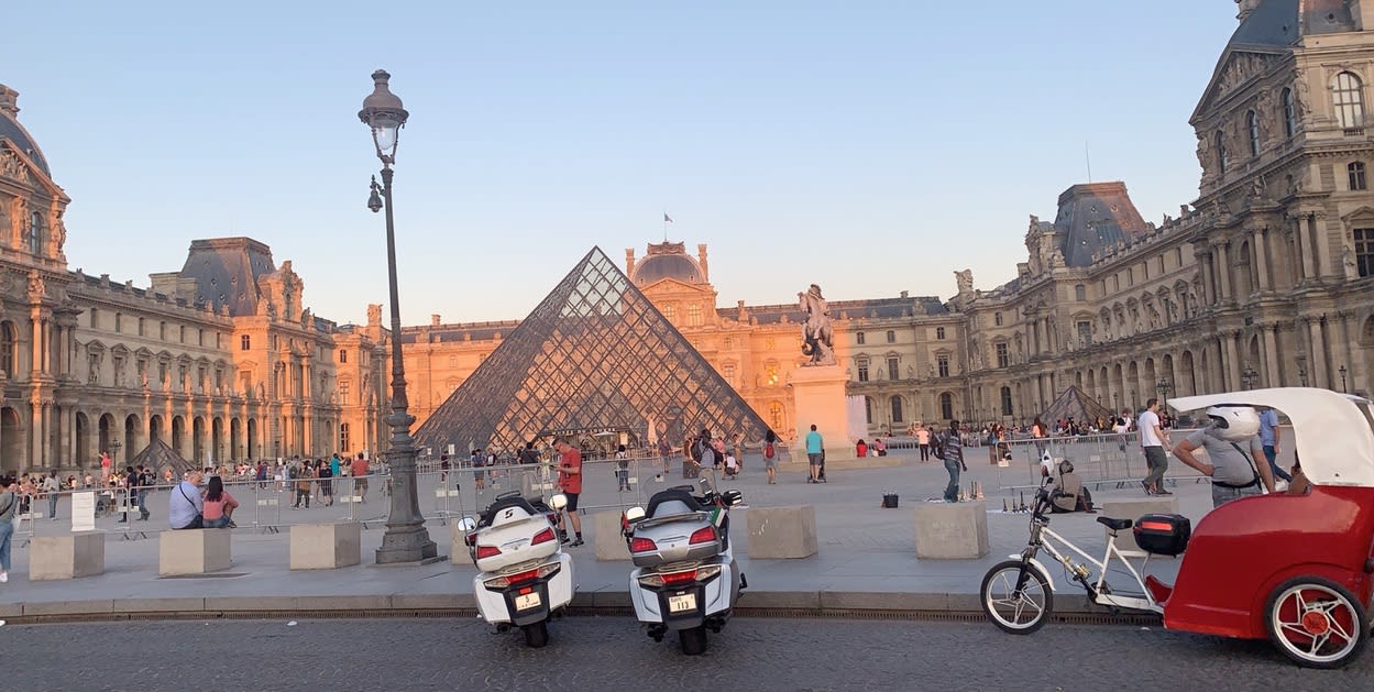 إماراتيان يزوران 12 دولة و22 مدينة خلال 30 يوم على دراجتهما النارية