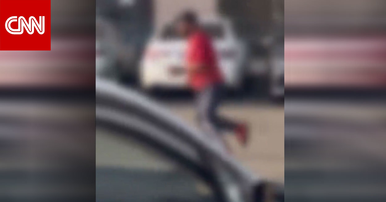 أحدهم حاول الهرب.. فيديو للأمن السعودي يوثق لحظة ضبط متسولين