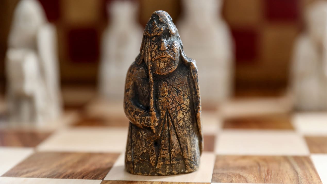 من 6 دولارات إلى هذه القيمة "الخيالية".. بكم بيعت قطعة الشطرنج الأثرية؟