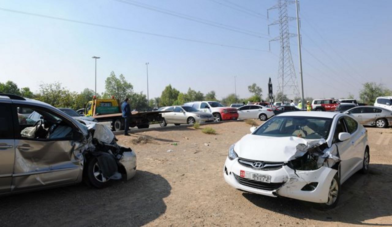 شاهد.. حوادث تصادم 96 مركبة في أبوظبي تسببت في إصابة 23 شخصا