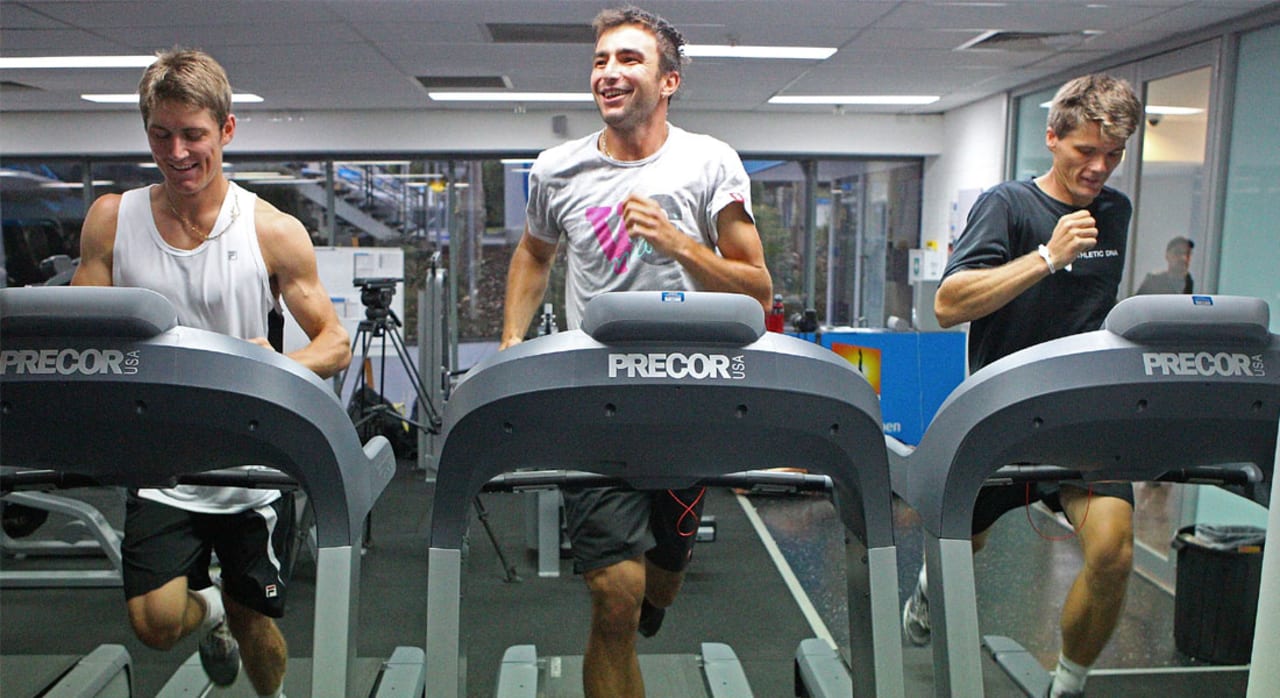 لعشاق جهاز المشي الكهربائي 4 تمارين لزيادة اللياقة وحرق الدهون Cnn Arabic